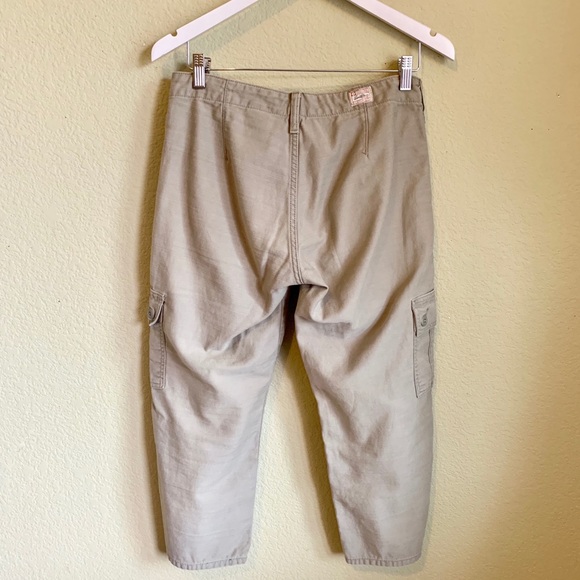 Levi’s Olive Green Cargo Capris Pants - Picture 4 of 8